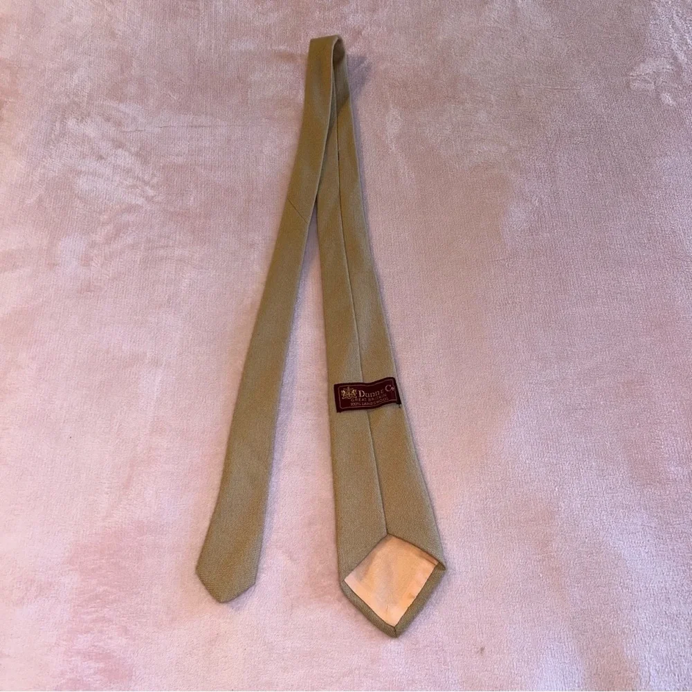 Vintage Dunn & Co tan lambswool tie made in Great Britain